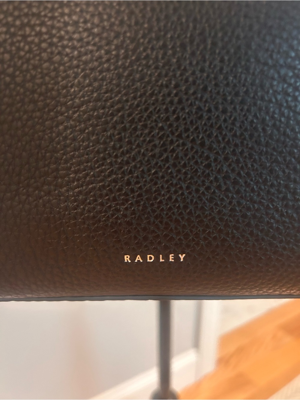 Black leather crossbody bag by Radley of London, nwt, excellent condition - Picture 4 of 9